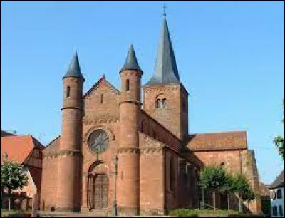 Vous avez sur cette image l'&eacute;glise Saint-Adelphe, &agrave; Neuwiller-l&egrave;s-Saverne. Commune Bas-Rhinoise, dans le parc naturel r&eacute;gional des Vosges du Nord, elle se situe dans l'ancienne r&eacute;gion ...