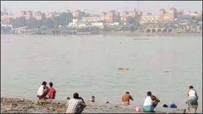 Géographie : Sur la rive gauche de quel fleuve est située Calcutta ?