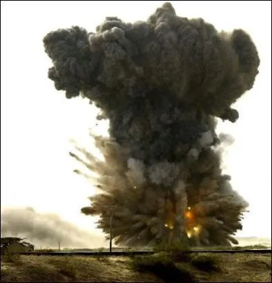 Dans le livre 3, pour tuer Aang un homme explosif fait son apparition, par qui tait-il pay ?