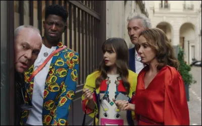 Quels personnages se font attaquer par un essaim d'abeilles ?