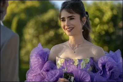 Mindy chante dans un club de jazz. Comment s'appelle-t-il ?