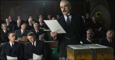 Un film sorti le 21 janvier 2022 sur Netflix. Quel est ce film, qui est un drame historique, réalisé par Christian Schwochow, dans lequel on peut voir George MacKay, Jannis Niewöhner et Jeremy Irons ?