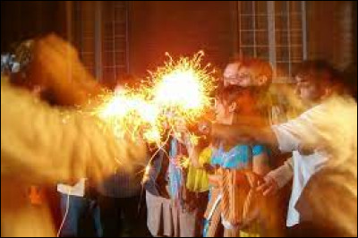 Quelle fête hindoue est souvent appelée "fête des lumières" ?