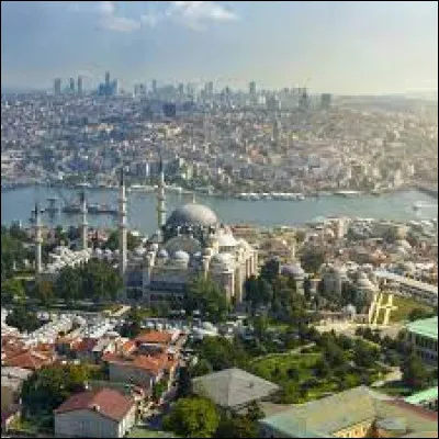 Histoire : Comment s'est appelée la ville d'Istanbul ?