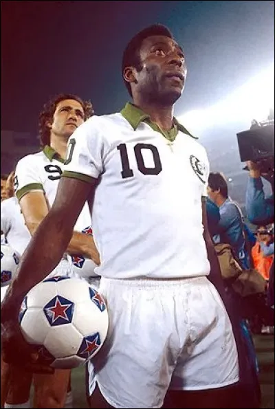 Dans quel club américain Pelé a-t-il terminé sa carrière ?