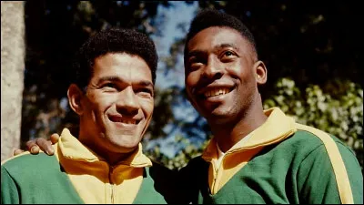 Avec quelle autre légende du football brésilien remporte-t-il les coupes du monde 1958 et 1962 ?