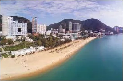 Ville : AÀ quoi a été utilisé la plage hongkongaise de Repulse Bay ?