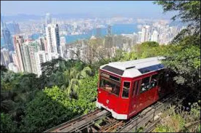 Nature : Comment s'appelle le point culminant à Hong Kong qui permet une vue splendide sur la ville ?