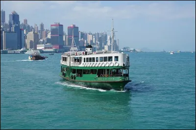 Transport : Comment appelle-t-on le bâteau icône de Hong Kong qui effectue les traversées entre lîle de Hong Kong et la péninsule de Kowloon ?