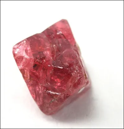 Si la couleur rose vient de Balahān, d'où est-elle originaire ?