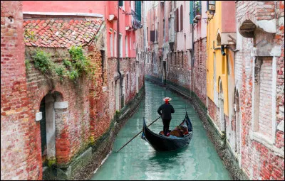 Insolite : Laquelle de ces anecdotes sur la ville de Venise est inexacte ?
