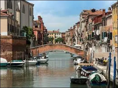 Histoire : En quelle année a été fondée Venise ?