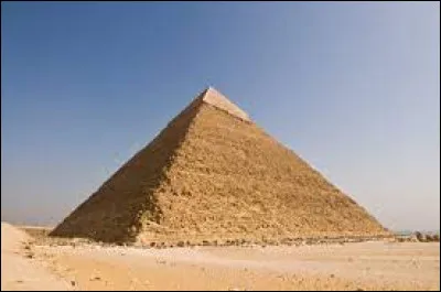 Lieu d'exception : À quand remonte la construction de la grande pyramide de Gizeh qui est visible à quelques kilomètres du Caire ?
