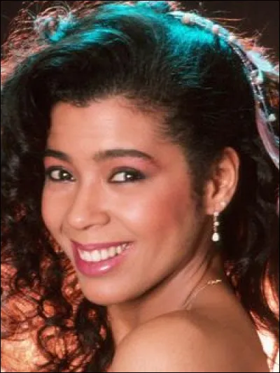 La chanteuse Irene Cara est morte le 25 novembre 2022. En 1984, elle a été récompensée du Grammy Award de la meilleure chanteuse pop pour la chanson