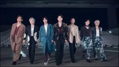 Personnalité : Comment s'appelle ce groupe de musique très célèbre, natif de Séoul ?