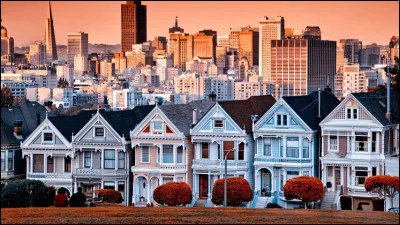 Quel acteur est à l'affiche de la série télévisée américaine "Les Rues de San Francisco" ?