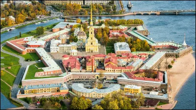Monument : Quels prénoms porte cette forteresse de Saint-Pétersbourg ?