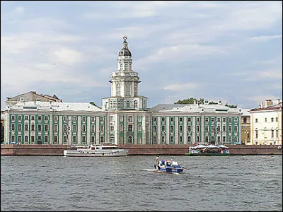 Géographie : Quel fleuve borde la ville de Saint -Pétersbourg ?