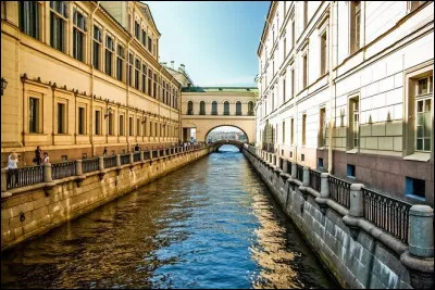 Ville : Lequel n'est pas un canal de la ville de Saint-Pétersbourg ?