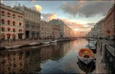 Culture : Comment est surnommée la ville de Saint-Pétersbourg ?