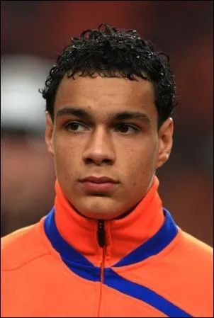 Ce latral droit des Pays-Bas est une des grandes rvlations de ce Mondial 2010... .