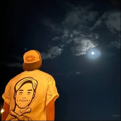 Qui a déjà été déclaré comme étant le plus bel homme asiatique du monde ?