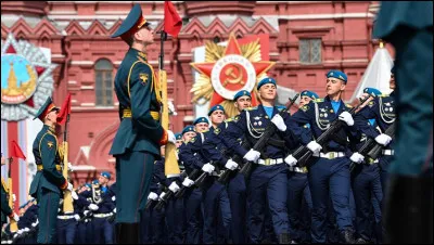 Où se déroule le défilé militaire russe qui a lieu tous les ans le 9 mai ?