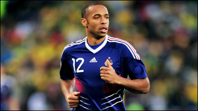 Dans quel club Thierry Henry a-t-il commencé sa carrière professionnelle de footballeur ?