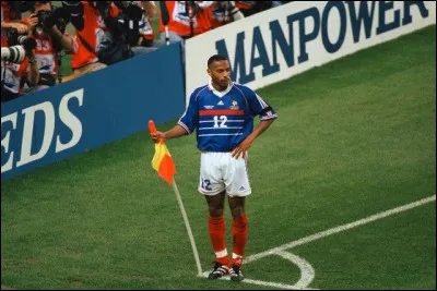 À tout juste 20 ans Thierry Henry remporte la Coupe du Monde 1998 avec les Bleus. Combien de buts inscrit-il durant la compétition ?