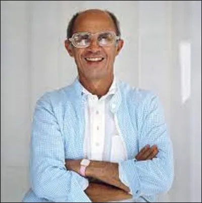 Couturier, André Courrèges est né à Pau le 9 mars. Créant sa propre entreprise en 1961, il meurt de la maladie de Parkinson le 7 janvier 2016. Auparavant, dans quelle entreprise couturière a-t-il fait ses armes à partir de 1951 ?