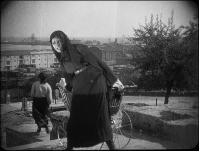 L'un des grands chefs-doeuvre du muet, réalisé en 1925 par Sergueï Eisenstein, sous l'URSS de feu Lénine et qui relate la mutinerie qui eut lieu sous le Tsar Nicolas II à Odessa, c'est ?