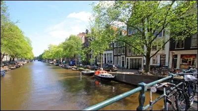 Combien d'universités du pays retrouve-t-on dans le classement des cent meilleures universités du monde ?