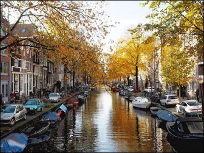 Lequel de ces journaux date de la Seconde Guerre mondiale durant laquelle il servait de journal d'opposition ?