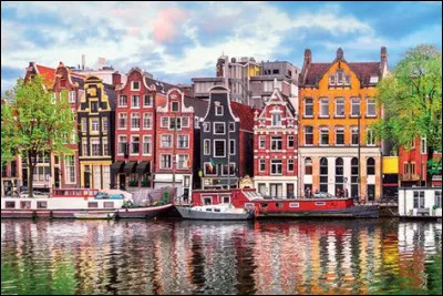 Combien de chaînes publiques télévisées retrouve-t-on dans ce pays ?