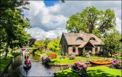 En quelle année l'équipe de football nationale néerlandaise a-t-elle remporté le Championnat d'Europe de football ?