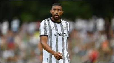 Comment le DC de la Juve sur la photo se nomme-t-il ?