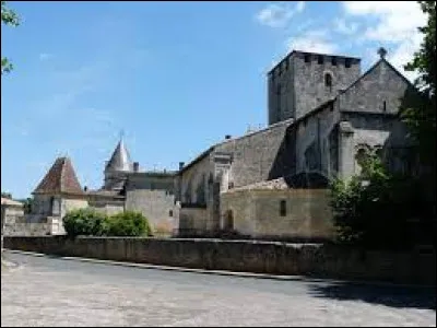 Je vous emmène en Nouvelle-Aquitaine à la découverte de l'église et du château de Peujard. Ville de l'aire d'attraction Bordelaise, dans le Cubzaguais, elle se situe ...