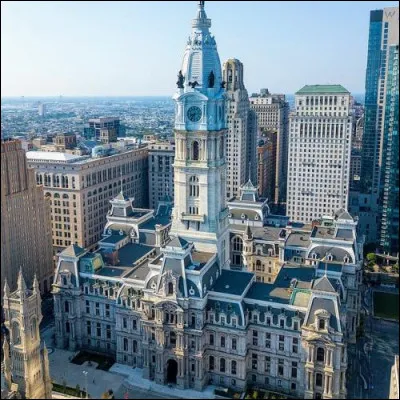 Monument : De quel édifice français est inspiré l'hôtel de ville de Philadelphie ?