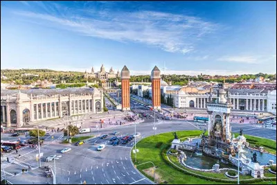 Art : Qui a chant&eacute; en duo avec Montserrat Caball&eacute; la chanson "Barcelona" ?