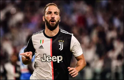 Dans quel club n'a-t-il jamais jou&eacute; ?