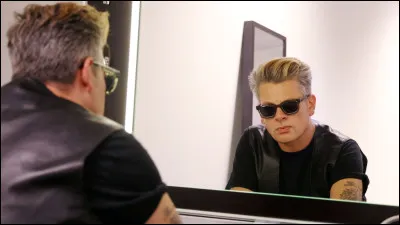 La personne sur la photo est Benjamin Biolay. Comment s'appelle son album sorti en 2022 ?