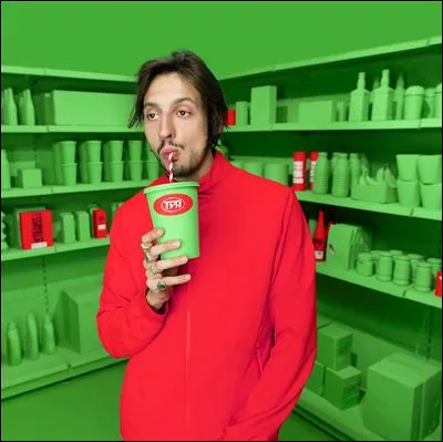 Quel est le titre du disque que Roméo Elvis a sorti en 2022 ?