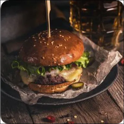 Le hamburger tient son nom de la ville allemande, Hambourg.