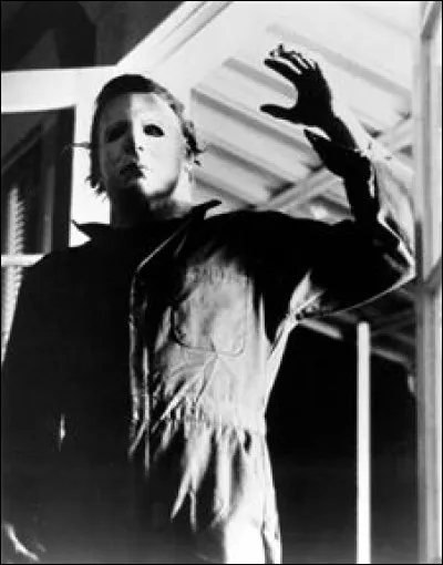 Quelle arme utilise le Dr Loomis contre Michael à la fin du film ?