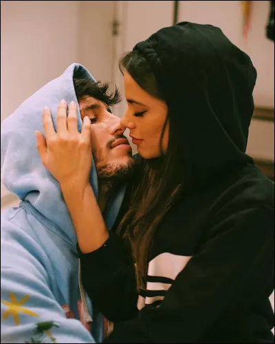 À quelle date se met-elle en couple avec Sebastián Yatra ?