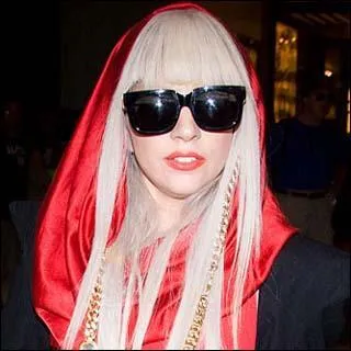 Dans quel clip apparat-elle ainsi ?