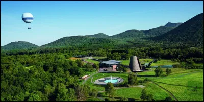 Quel parc a ouvert ses portes à Saint-Ours-Les-Roches en 2002 ?