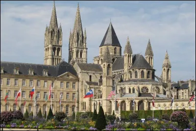 Quel duc de Normandie fait construire la très célèbre abbaye aux Hommes, ainsi que l'abbaye aux Dames ?