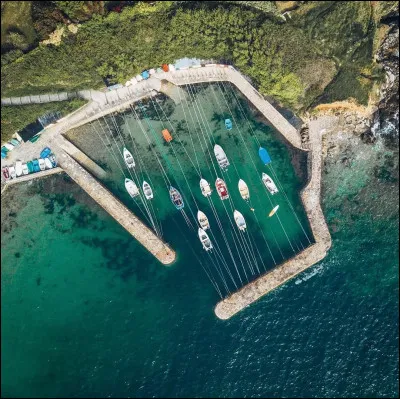 Maintenant passons à la géographie.
Quel est le plus petit port de Normandie ?
(Et accessoirement, c'est aussi le plus petit port de France.)