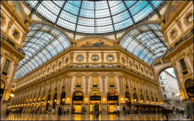 Ville : comment est surnommée la galerie Victor-Emmanuel II ?